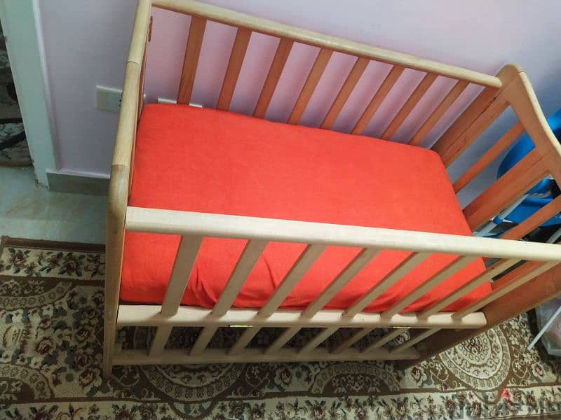 سرير اطفال خشب زان 70×90 معاه مرتبه اسفنج مضغوط وكفر مرتبة mothercare 4