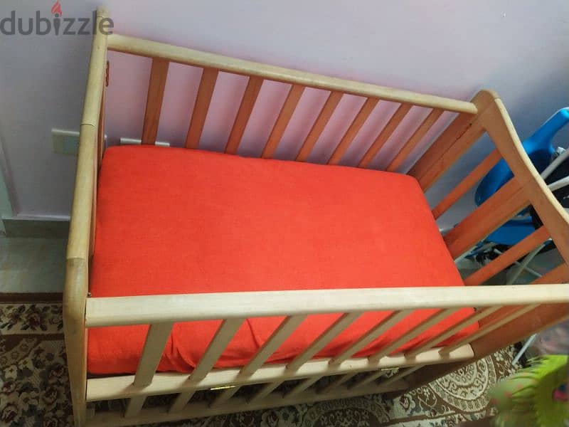 سرير اطفال خشب زان 70×90 معاه مرتبه اسفنج مضغوط وكفر مرتبة mothercare 5