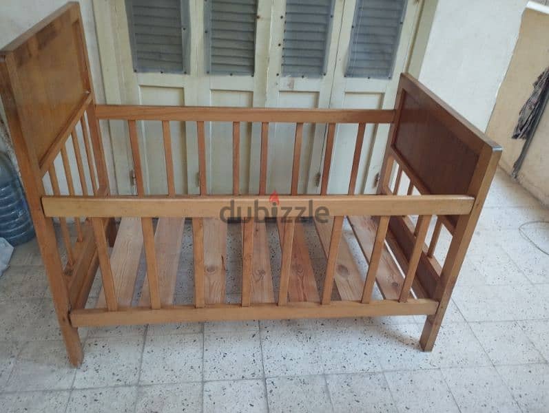 سرير اطفال 2
