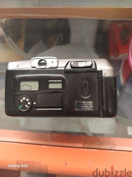كاميرا كانون ديجتال نوع قديم بحجر وبتصور بفيلم مش كارت ذاكره 3