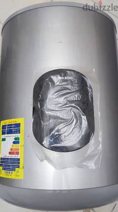 تورنيدو سخان مياه كهربائي 45 لتر ديجيتال لون سيلفر EWH-S45CSE-S 0