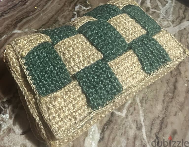 Handmade corgeous handbag with beautiful green color very smart 0