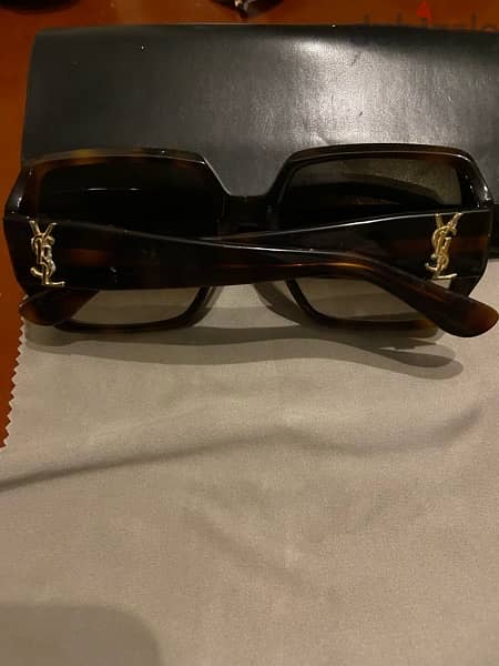 yves saint laurent sunglasses original - as new 1