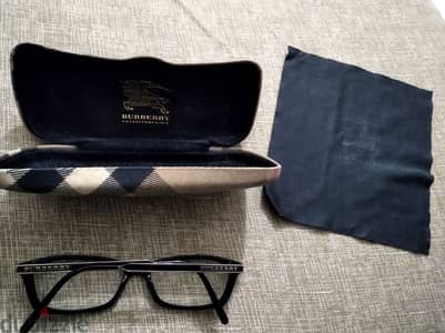 Burberry original eye glasses بالكرتونة