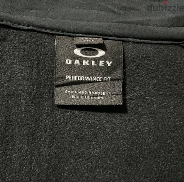 Oakley Massimo Dutti Columbia Hollister Michael Jordan Boss AX 3