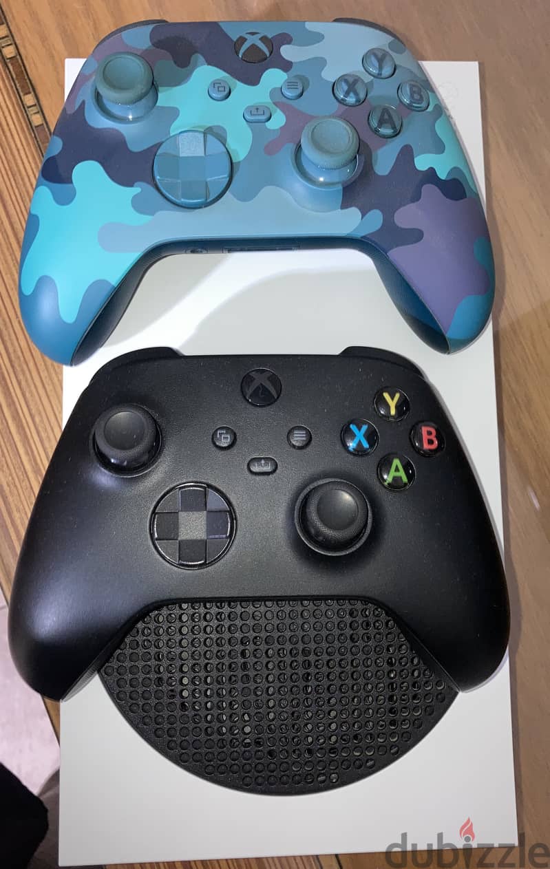 XBox series S + 2 Controllers - Video Game Consoles - 199085267