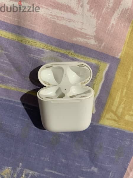 Apple AirPods first generation charging case 3