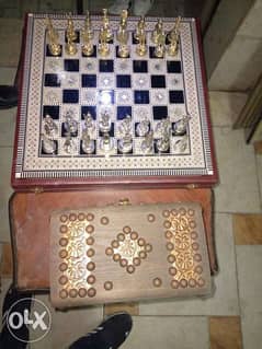 شطرنج راقى جدا ومعة علبة لحفظ القطعة و شنطة جلد لحفظ القاعدة الصدف 0
