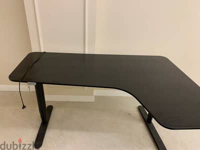 Corner desk right sit/standمكتب كهرباء