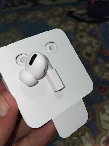 Airpods pro 1  right side only 2