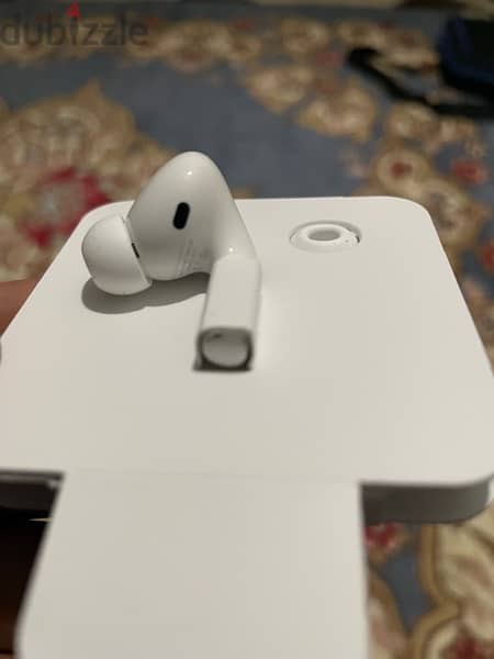 Airpods pro 1  right side only 1