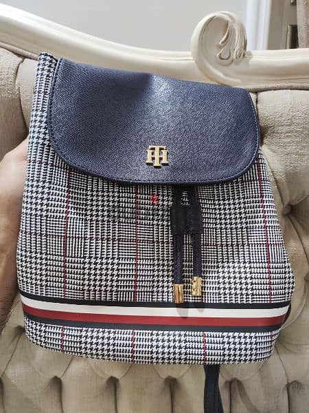 Tommy hilfiger women's bag, used couple of times 0