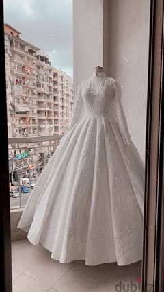 فستان زفاف بالطرحة 0