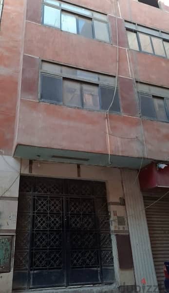 مصنع للإيجار بالنعام القديمه علي محطه مترو المطريه
