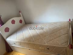سرير اطفال للبيع بالمرتبة انجلندر