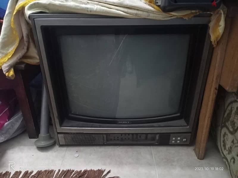تليفزيون سوني كبير قديم للبيع 1