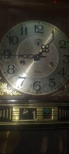 ساعة تقل قديمة