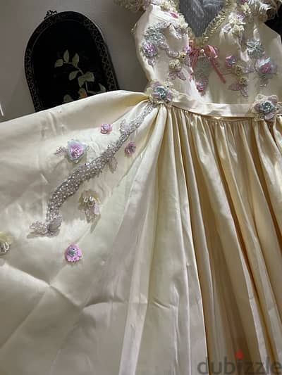 soiree dress فستان سن محير سواريه