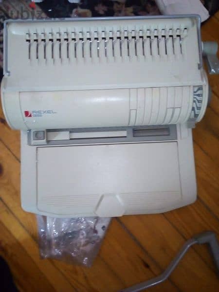 comb binding machine (rexel brand) CB350  ماكينة تغليف 1