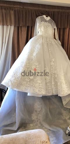 فستان زفاف للبيع