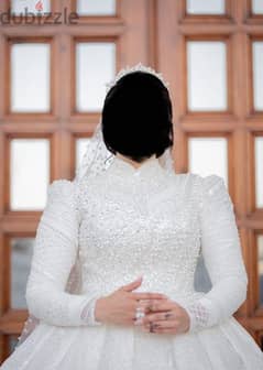 فستان زفاف جديد بالطرحة للايجار 0