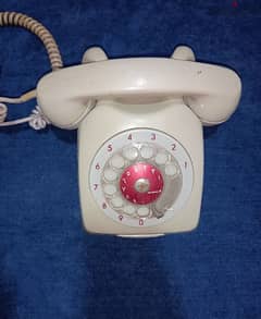 تليفون قرص قديم