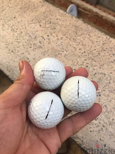 golf balls titleist Pro V1لعشاق لعب الجولف