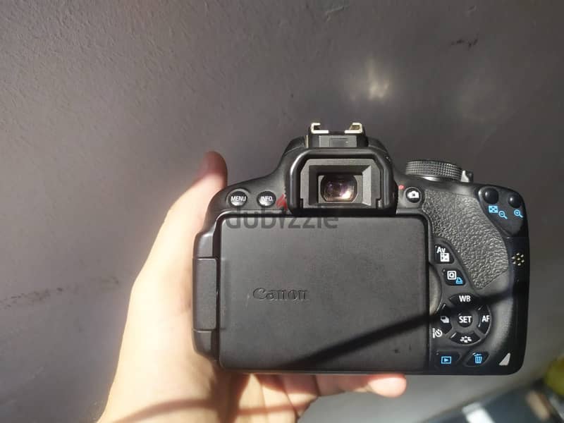 Canon EOS 700D + kit lens 18-55 Stm 1