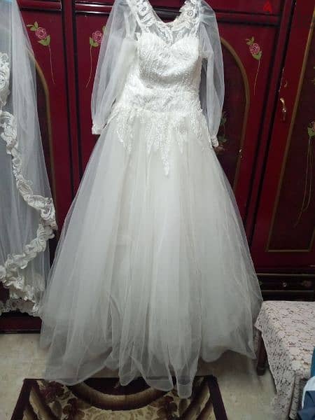 فستان زفاف ابيض مع اكسسوار 2