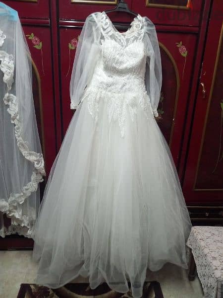 فستان زفاف ابيض مع اكسسوار 5