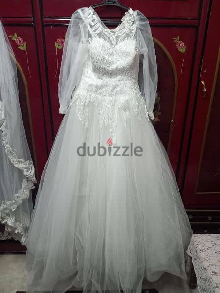 فستان زفاف ابيض مع اكسسوار 8