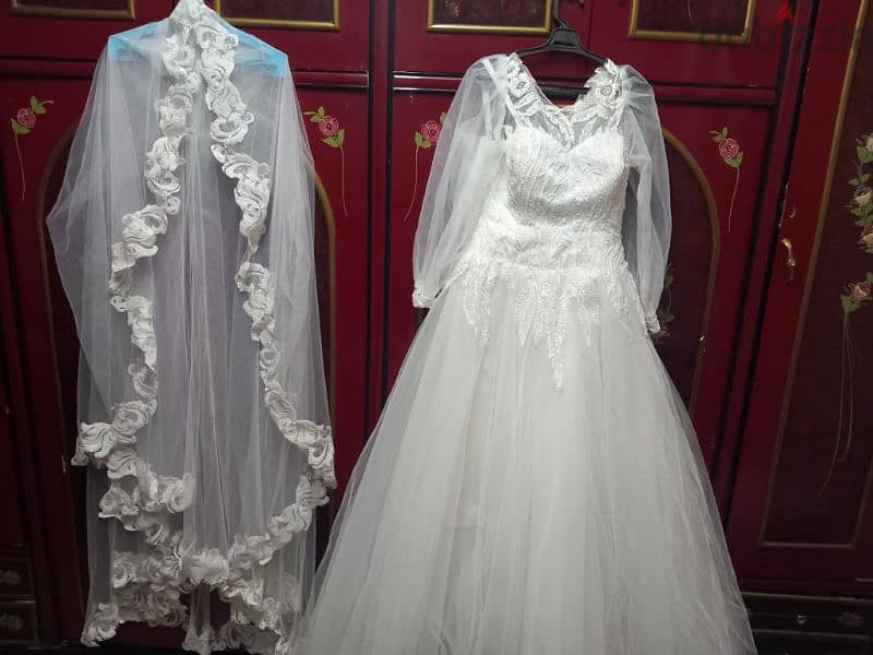 فستان زفاف ابيض مع اكسسوار 10
