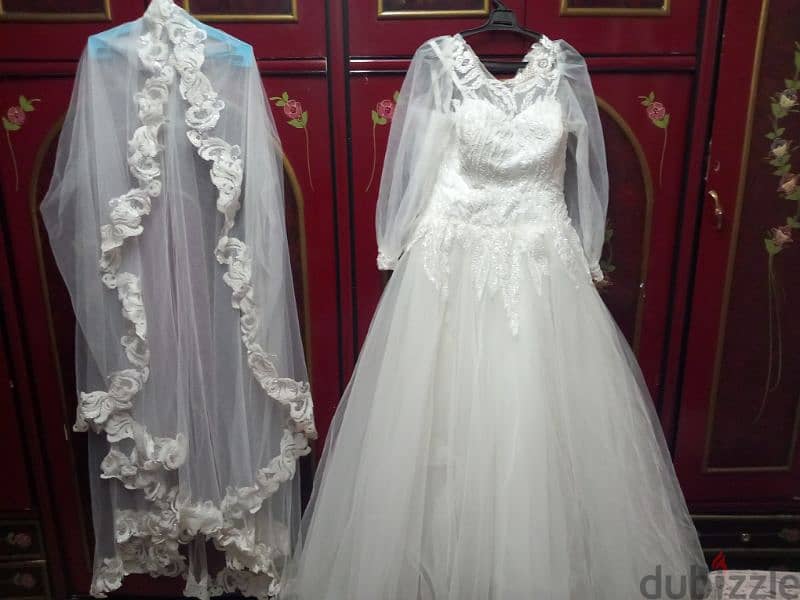 فستان زفاف ابيض مع اكسسوار 11