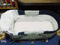 سرير اطفال استعمال بسيط يكفى لطفل حتى اربع سنوات بسعر 400جنيه 0
