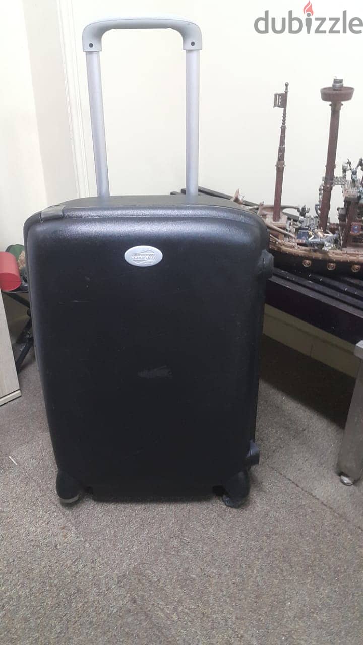 شنطة "american tourister " ضد الكسر فيبر مقوى 1