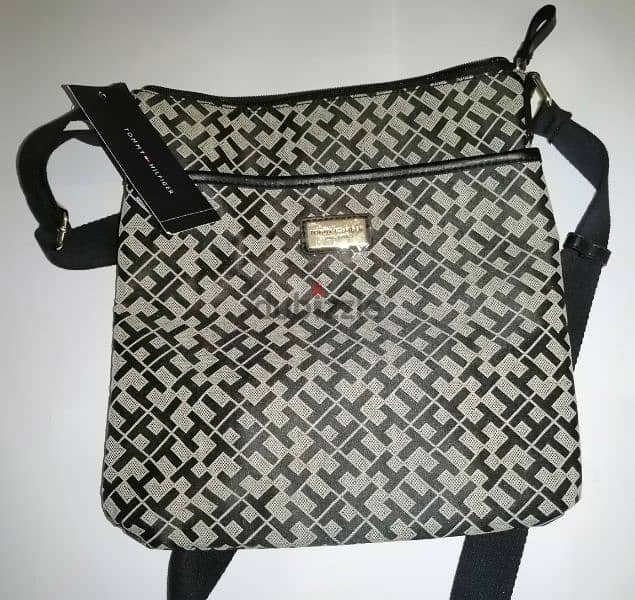 Brand new Tommy Hilfiger Crossbody bag original made in USA 1