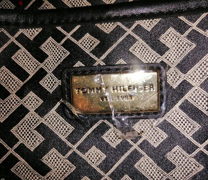 Brand new Tommy Hilfiger Crossbody bag original made in USA 5