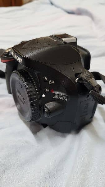 Nikon d5200 Shutter 13K With Flash 18/55 Lens 11
