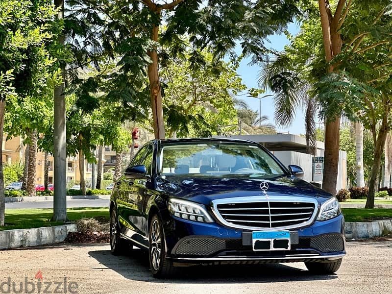 Mercedes Benz c200 exclusive 45000km 2000cc like new fully loaded 0