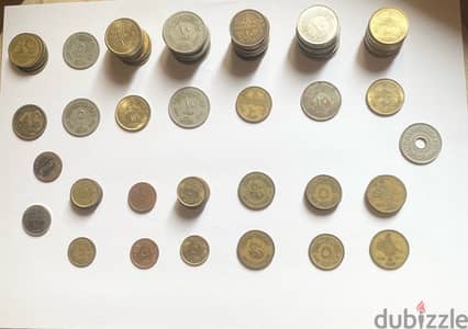 Old currencies مجموعه من العملات المعدنيه والورقيه القديمه