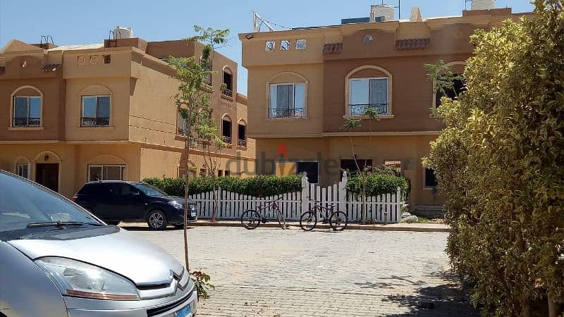 توين فيلا للبيع استلام فوري بجوار الجامعة الامريكية كمبوندقطاميةجاردنز 1