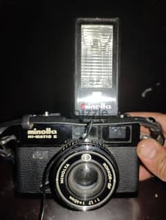 كاميرا فيلم قديمه مينولتا 0