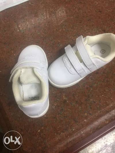 كوتشى اطفال بنات مستورد لم. يلبس لانه صغير من كارفور من Payless
