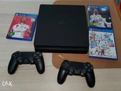 Playstation 4 with 3 games and 2 joysticks 0