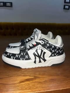 New York Yankees shoes black and white
