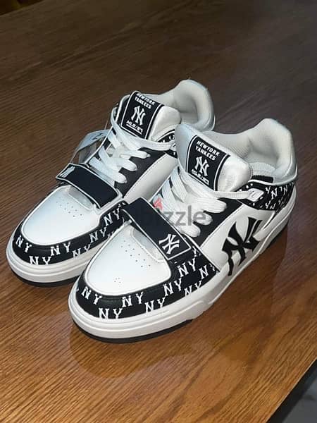 New York Yankees shoes black and white 1