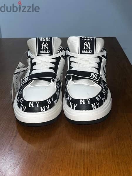 New York Yankees shoes black and white 3