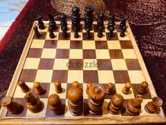 طقم شطرنج من الخشب. لوح خشبي (٤٠*٤٠ )
