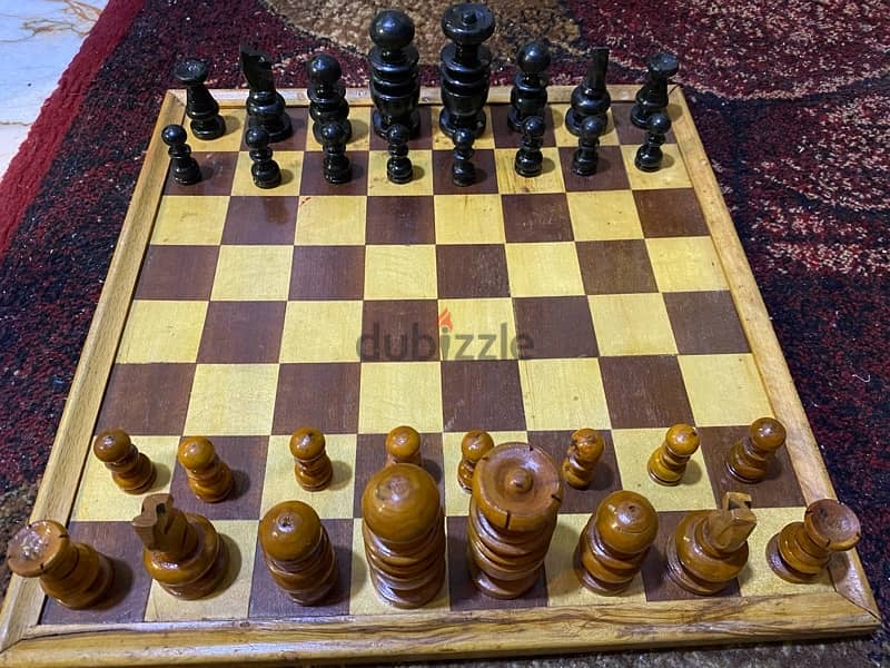 طقم شطرنج من الخشب. لوح خشبي (٤٠*٤٠ ) 2