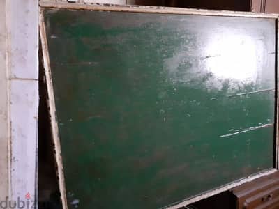 سبورة  خضراء مقاس ٧٢ × ٩٧ سبوره طباشير حاله ممتازه التواصل واتس